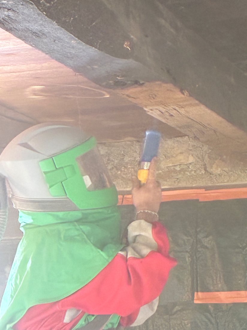 Poutres noircies sablées